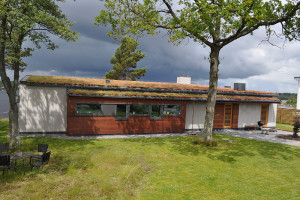 Bild på hus med prefabricerade betongväggar på Verkö. Byggt av PMB Sverige.